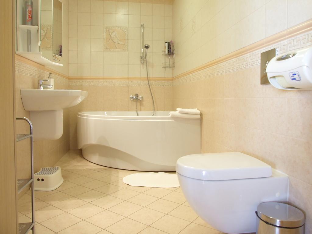 Sunlit Loft Apartment Riga Ruang foto