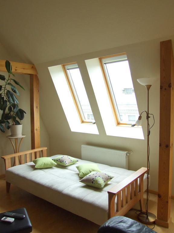 Sunlit Loft Apartment Riga Bagian luar foto